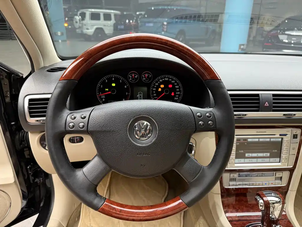 VOLKSWAGEN PASSAT LINGYU 2011