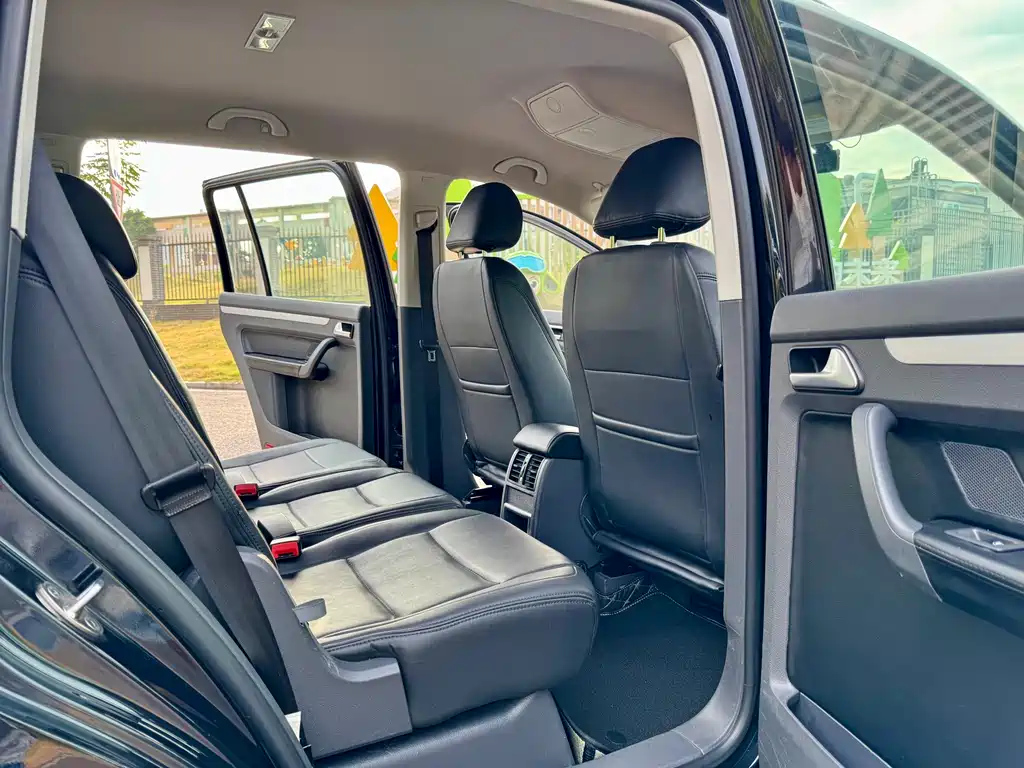 VOLKSWAGEN TOURAN 2015