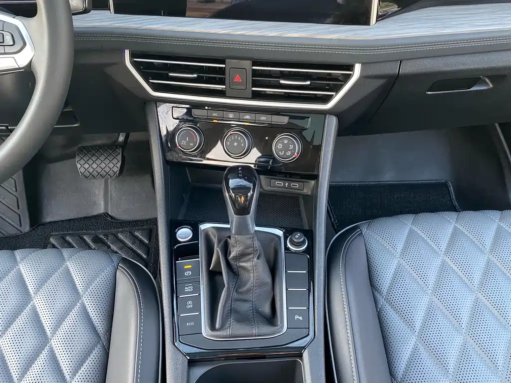 VOLKSWAGEN SAGITAR 2023
