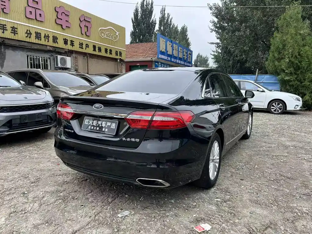 FORD TAURUS 2016