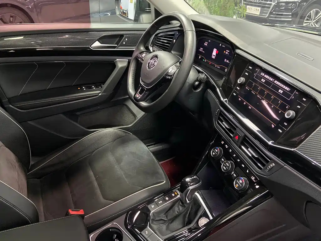 VOLKSWAGEN TAYRON 2019