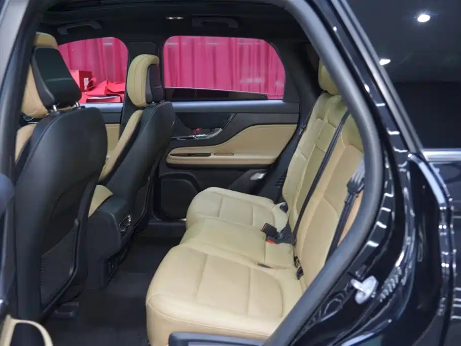 LINCOLN ADVENTURER 2022