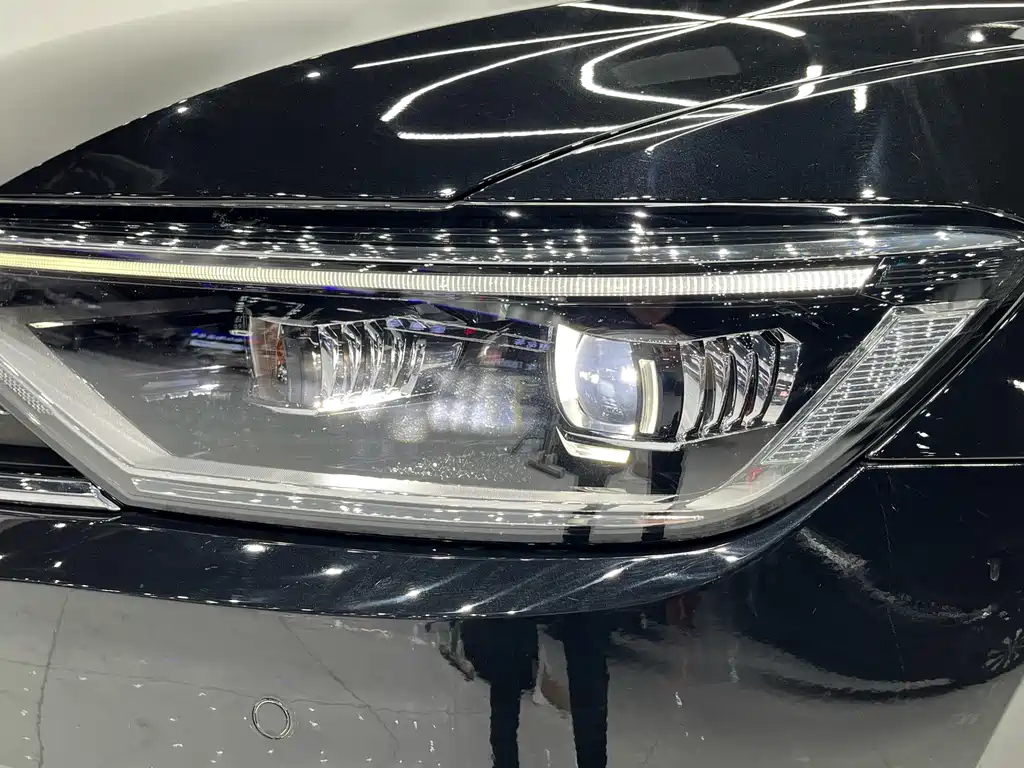 VOLKSWAGEN MAGOTAN 2020
