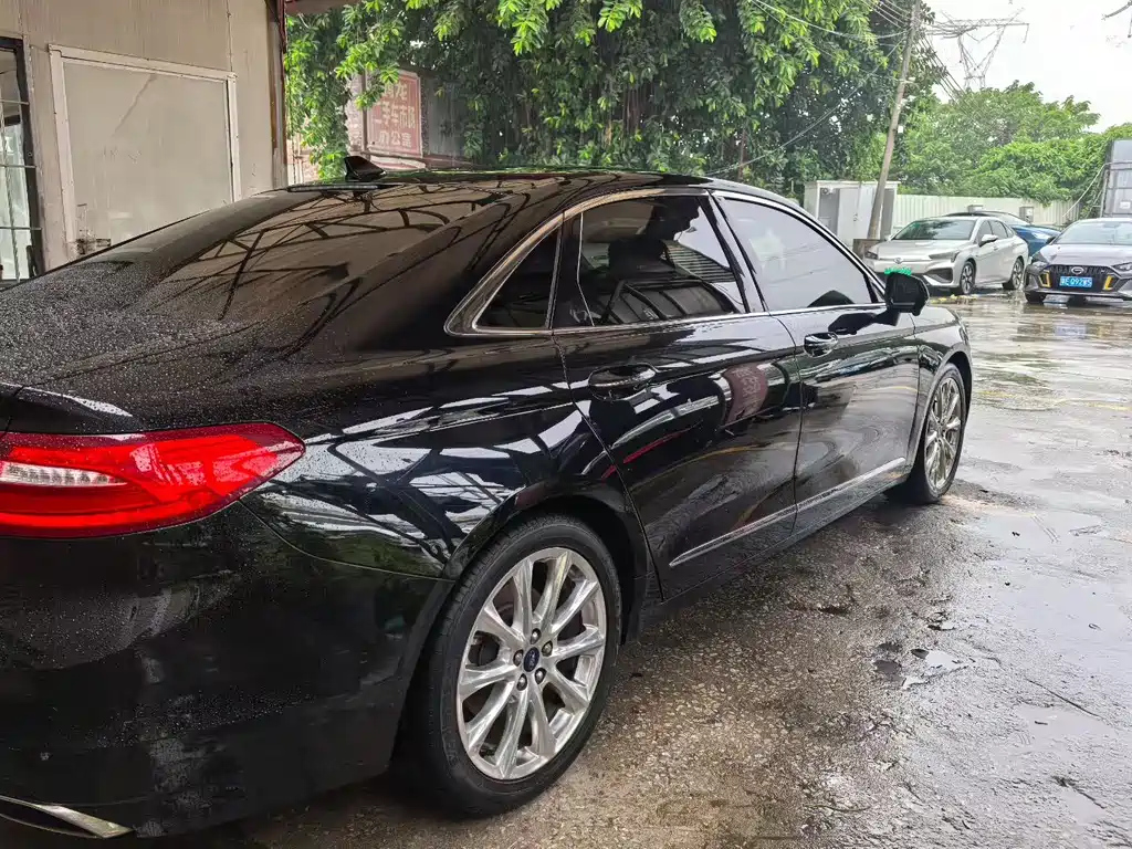 FORD TAURUS 2017