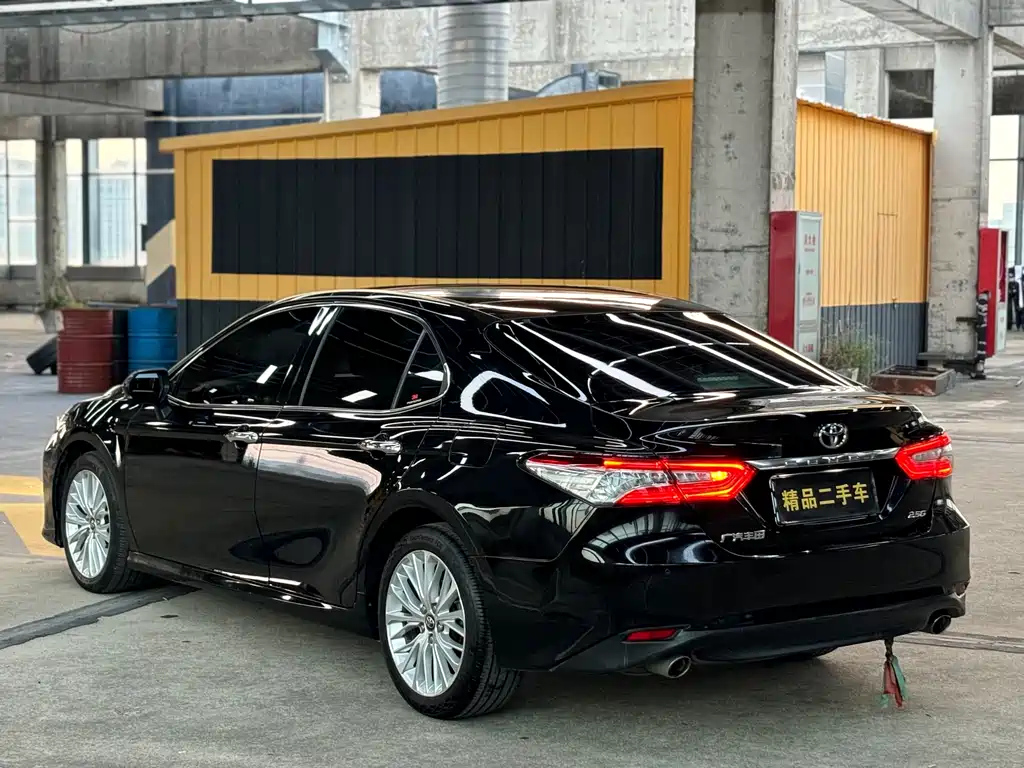 TOYOTA CAMRY 2019