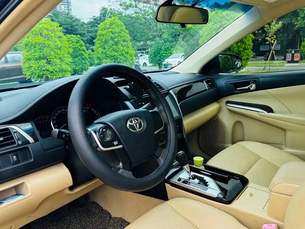 TOYOTA CAMRY 2015