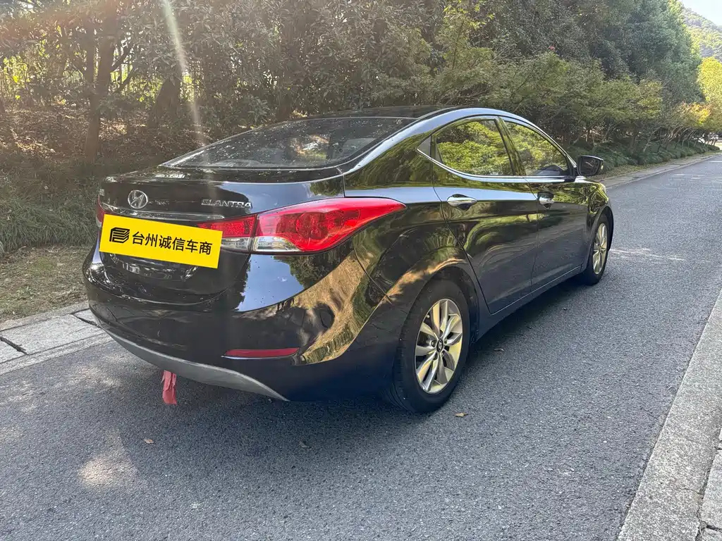 HYUNDAI ELANTRA 2015