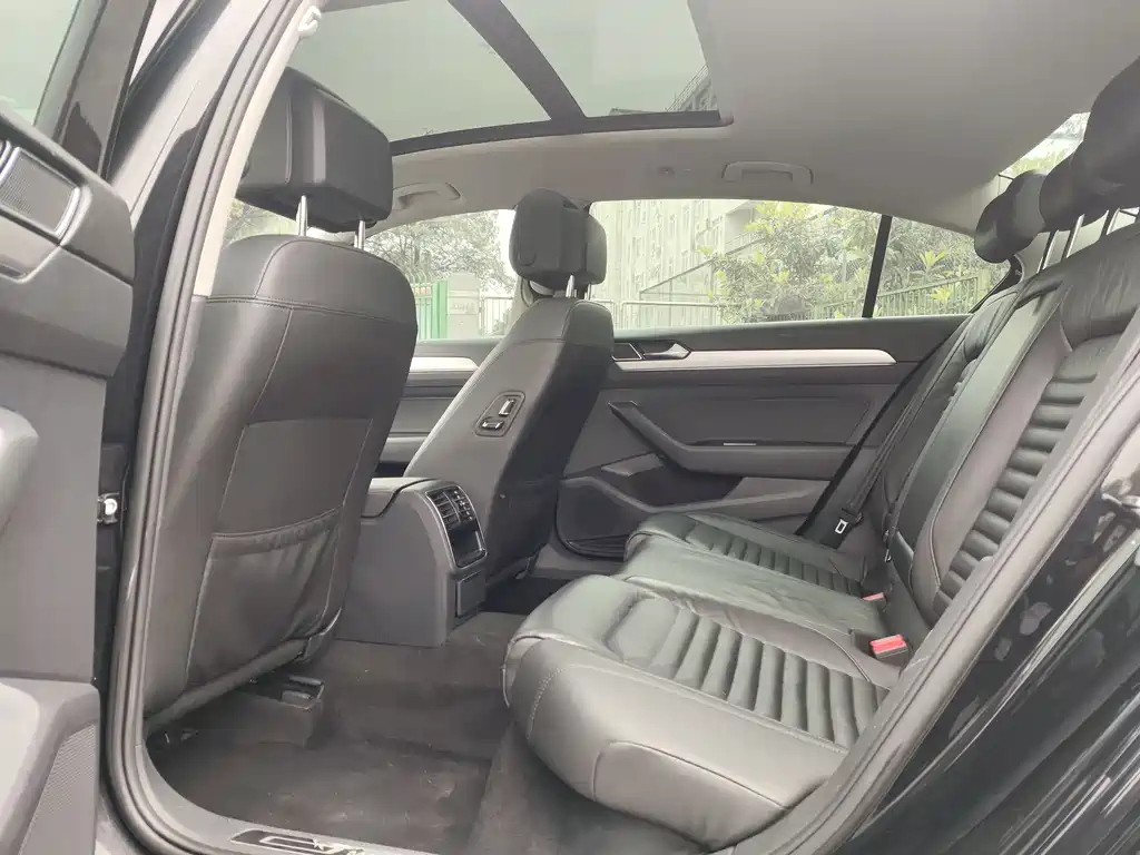 VOLKSWAGEN MAGOTAN 2018