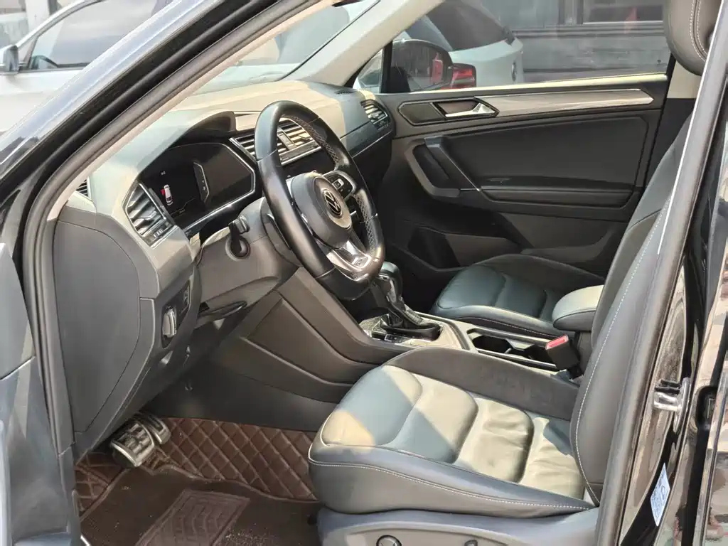 VOLKSWAGEN TIGUAN L 2021