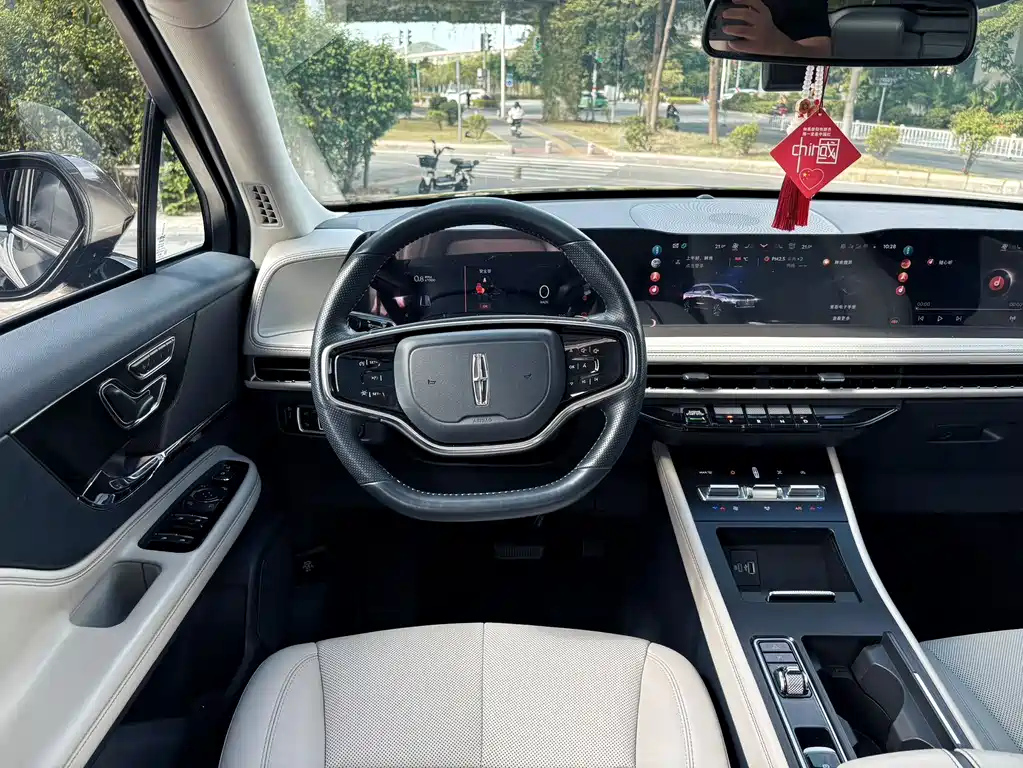 LINCOLN ADVENTURER 2023