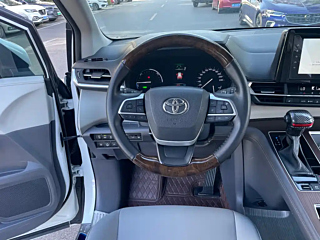 TOYOTA GRANVIA  2023 YEAR 2.5L HYBRID DELUXE EDITION 2023