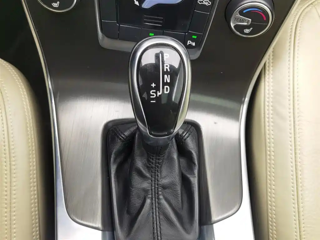 VOLVO V60 2014