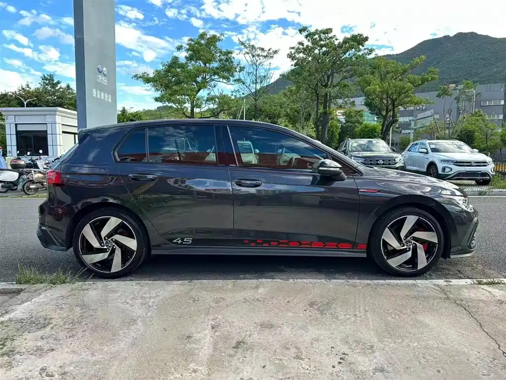 VOLKSWAGEN GOLF GTI 2022
