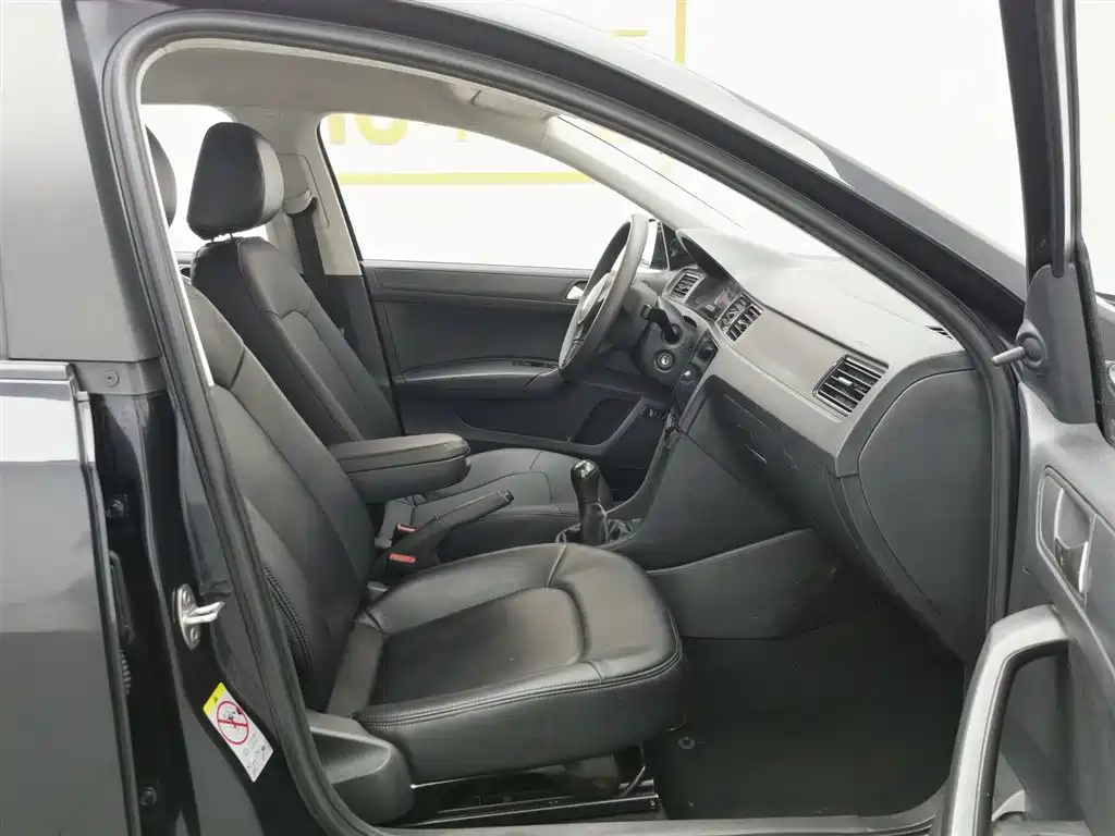 VOLKSWAGEN SANTANA 2017