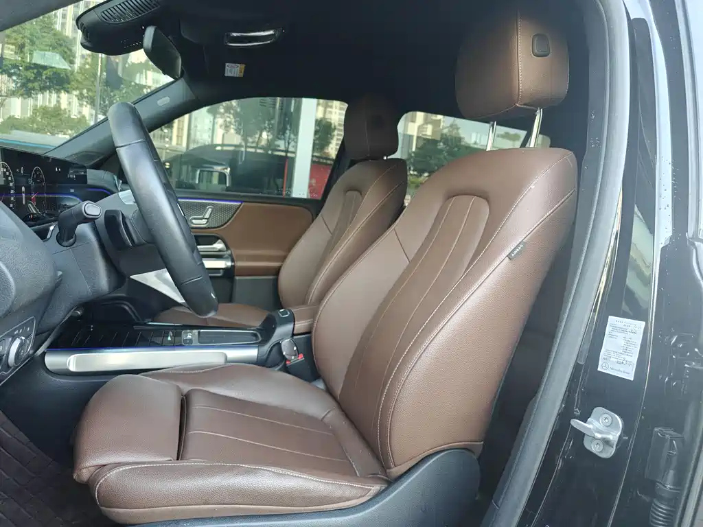 MERCEDES BENZ GLB 2025