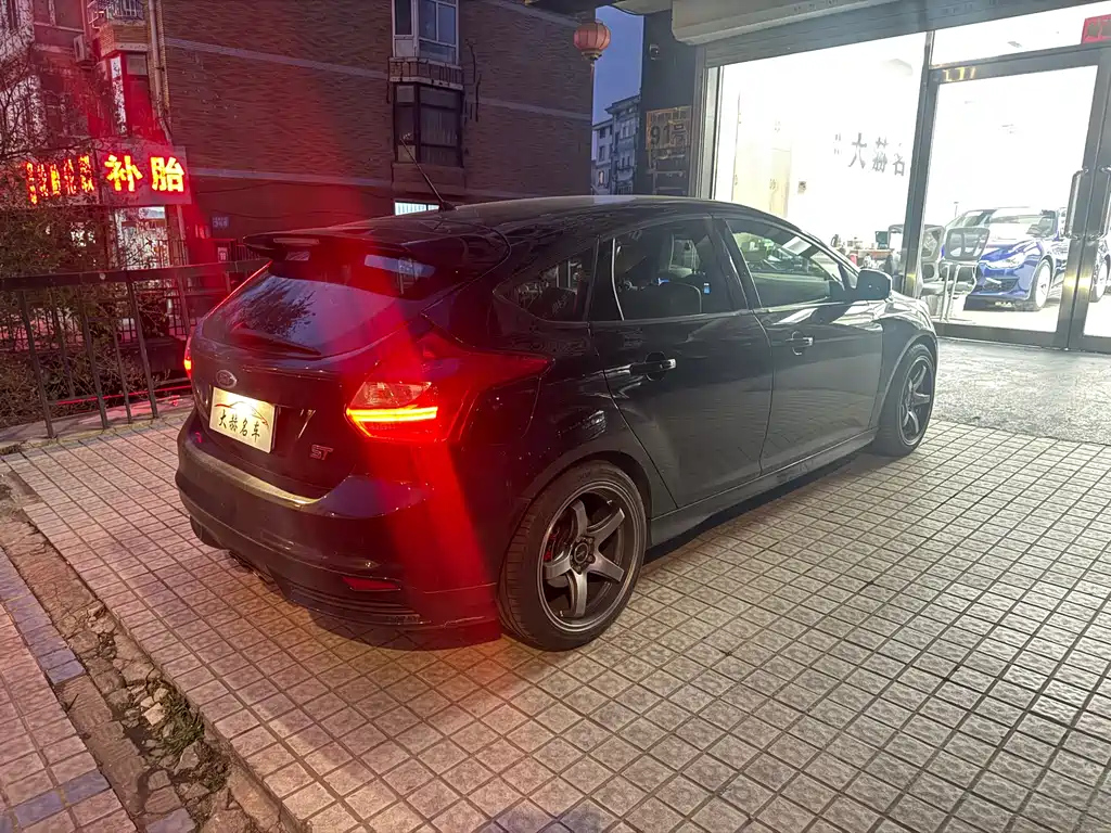 FORD FOCUS IMPORT 2013