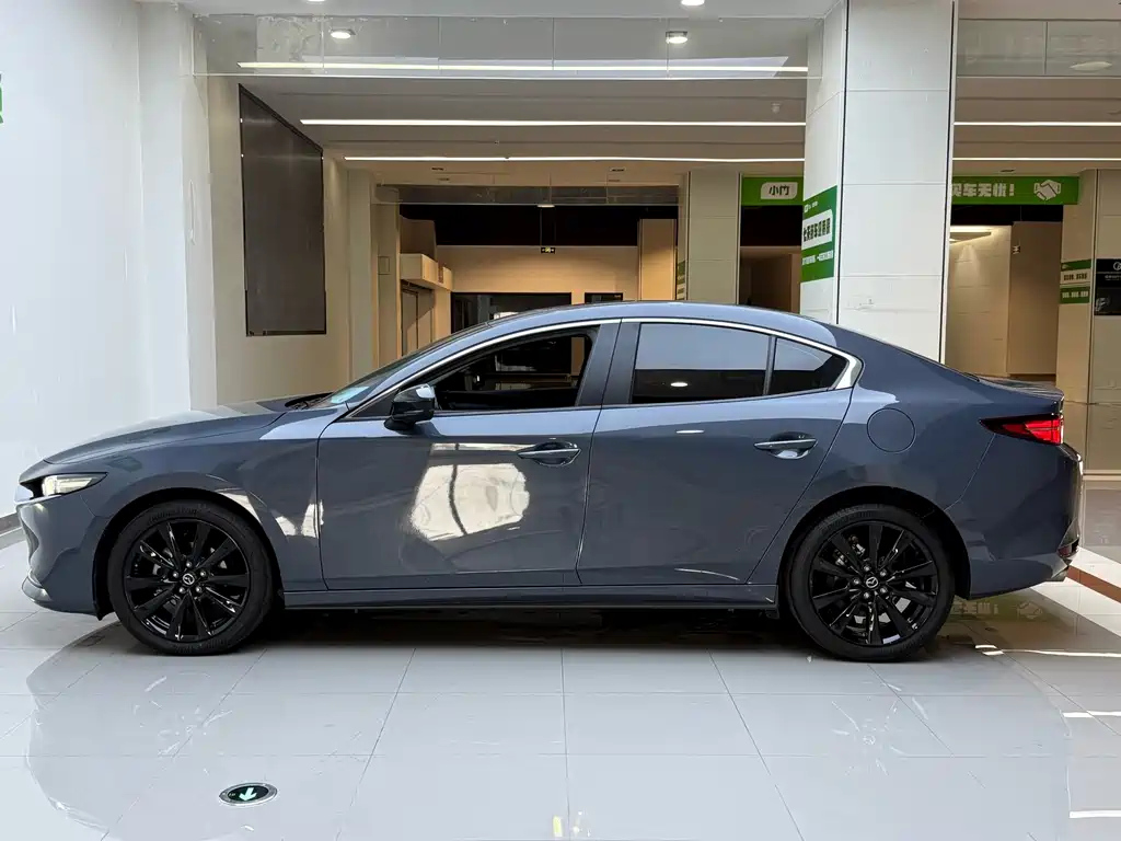 MAZDA 3 AXELA 2022