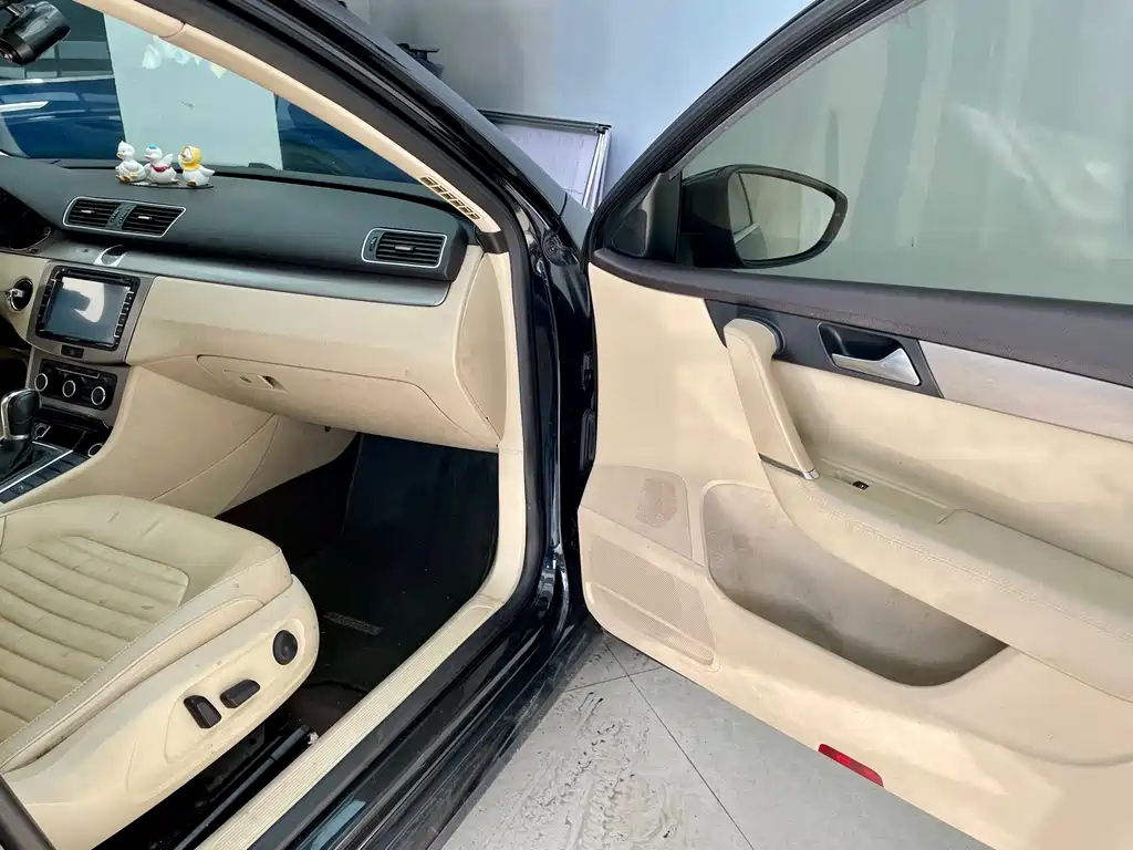 VOLKSWAGEN MAGOTAN 2012