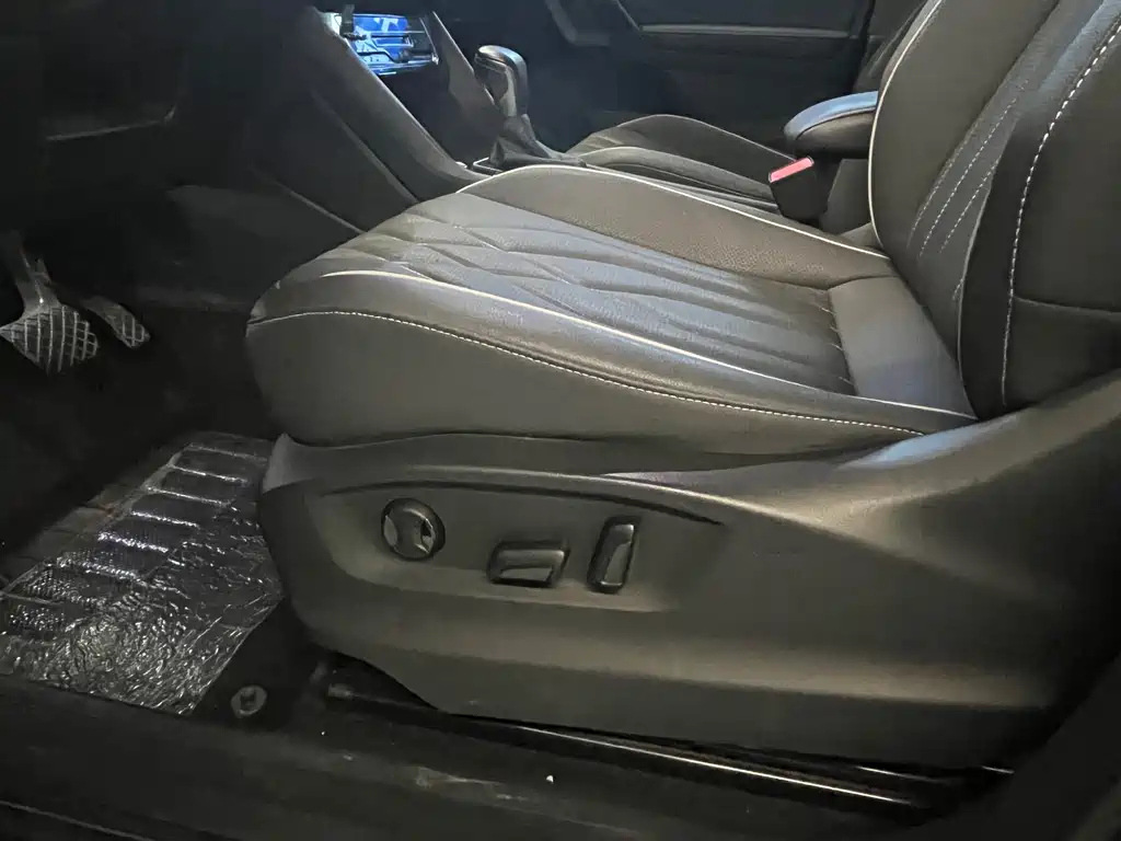 VOLKSWAGEN TIGUAN L 2023