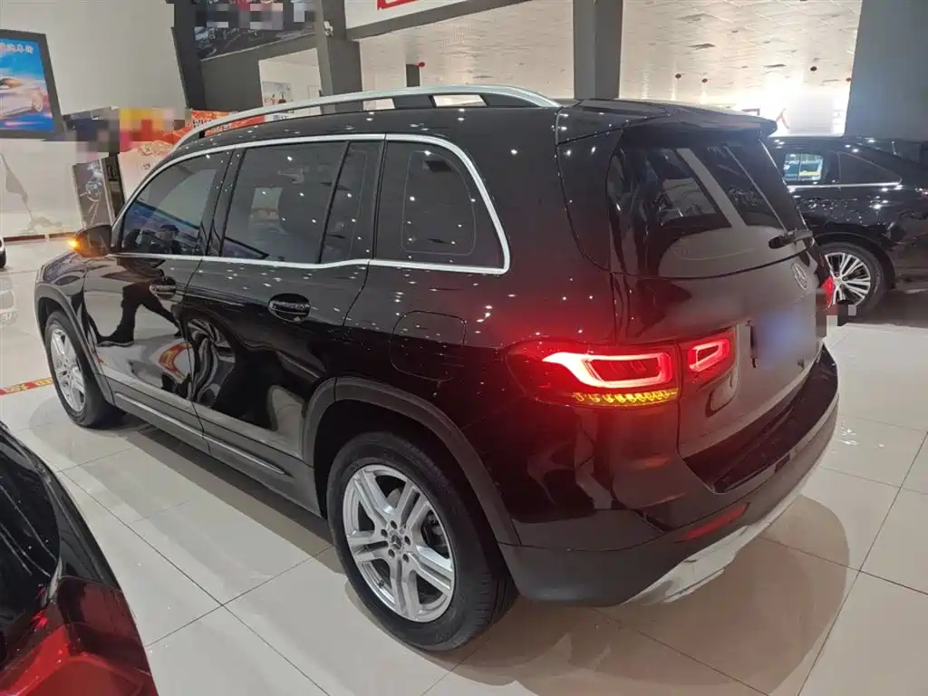 MERCEDES BENZ GLB 2023