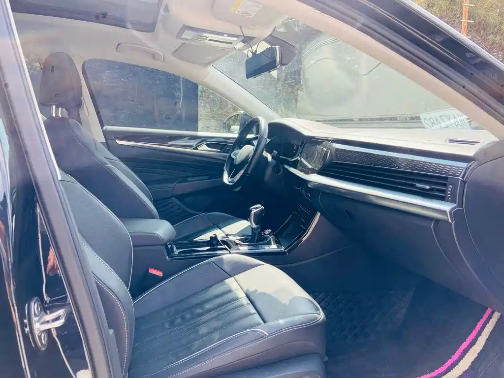 VOLKSWAGEN PASSAT 2022