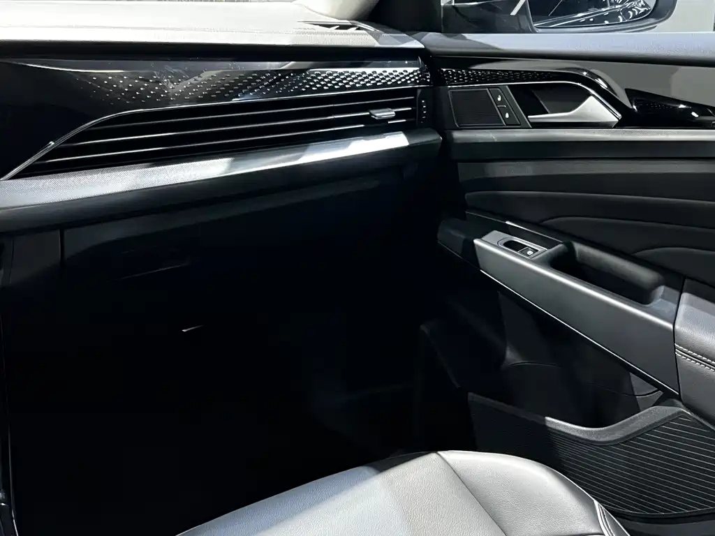 VOLKSWAGEN PASSAT 2023