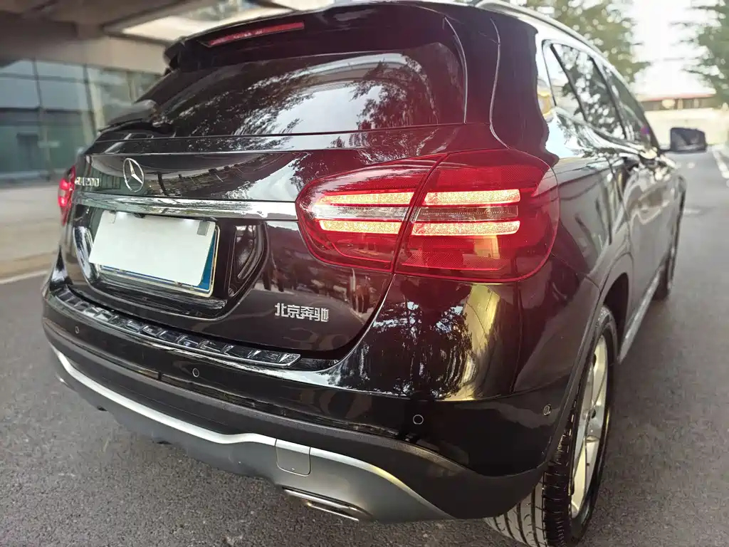 MERCEDES BENZ GLA 2021