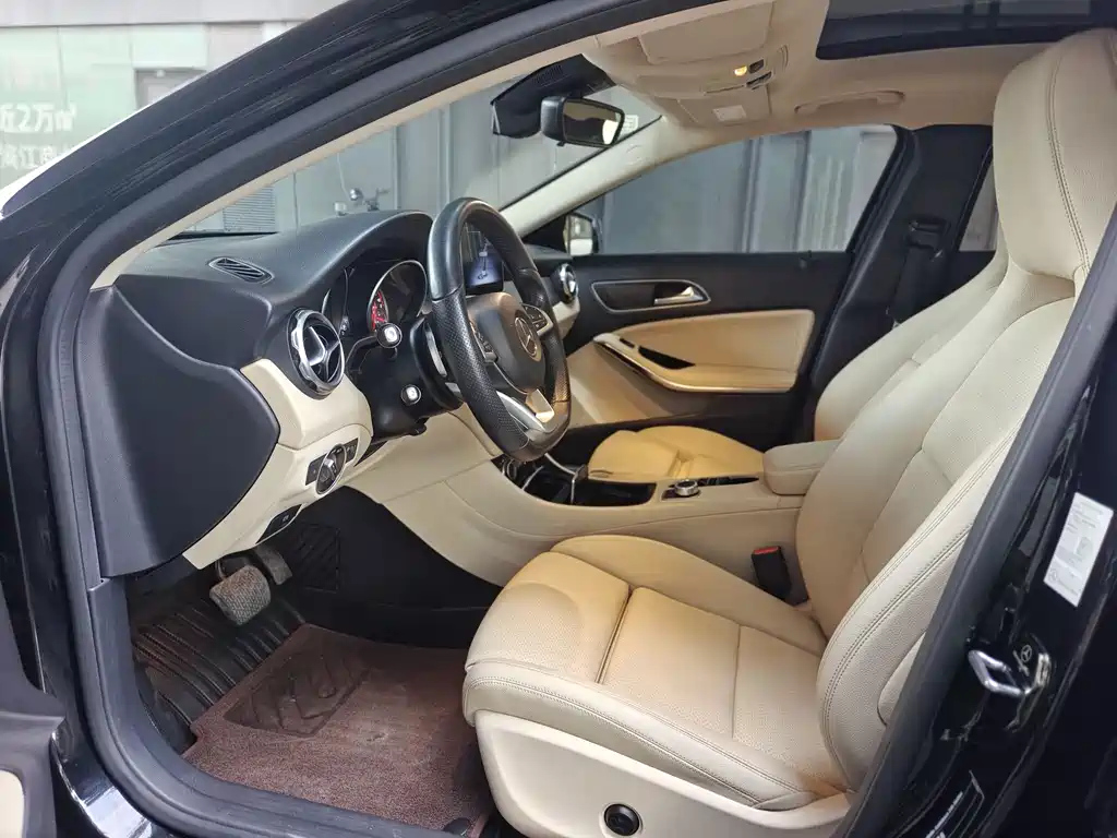 MERCEDES BENZ GLA 2021