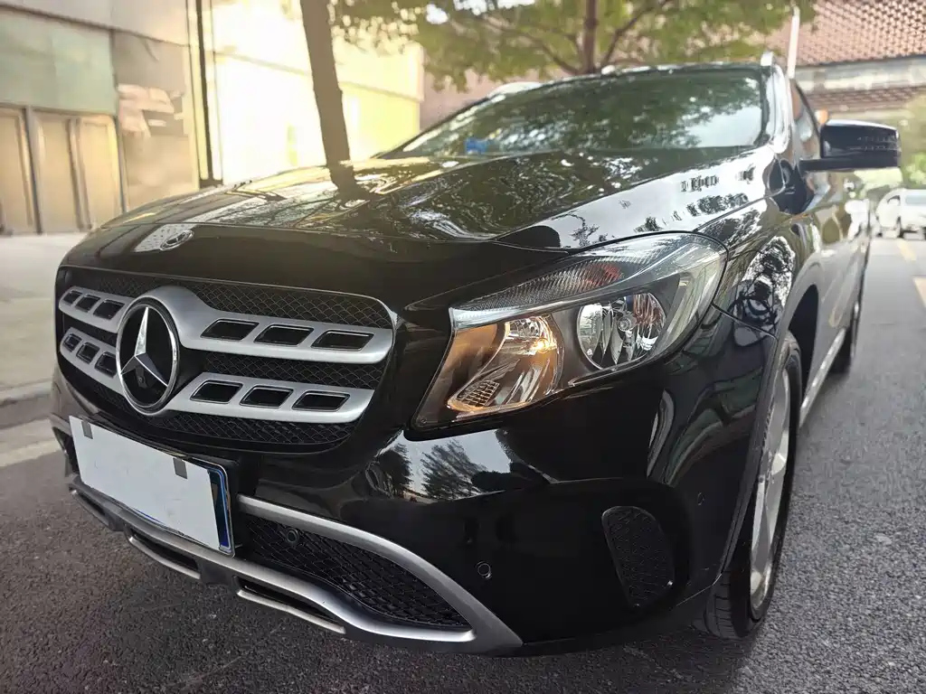 MERCEDES BENZ GLA 2021