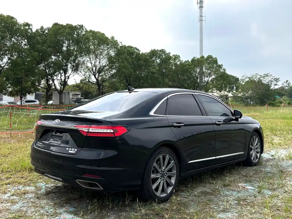 FORD TAURUS 2021