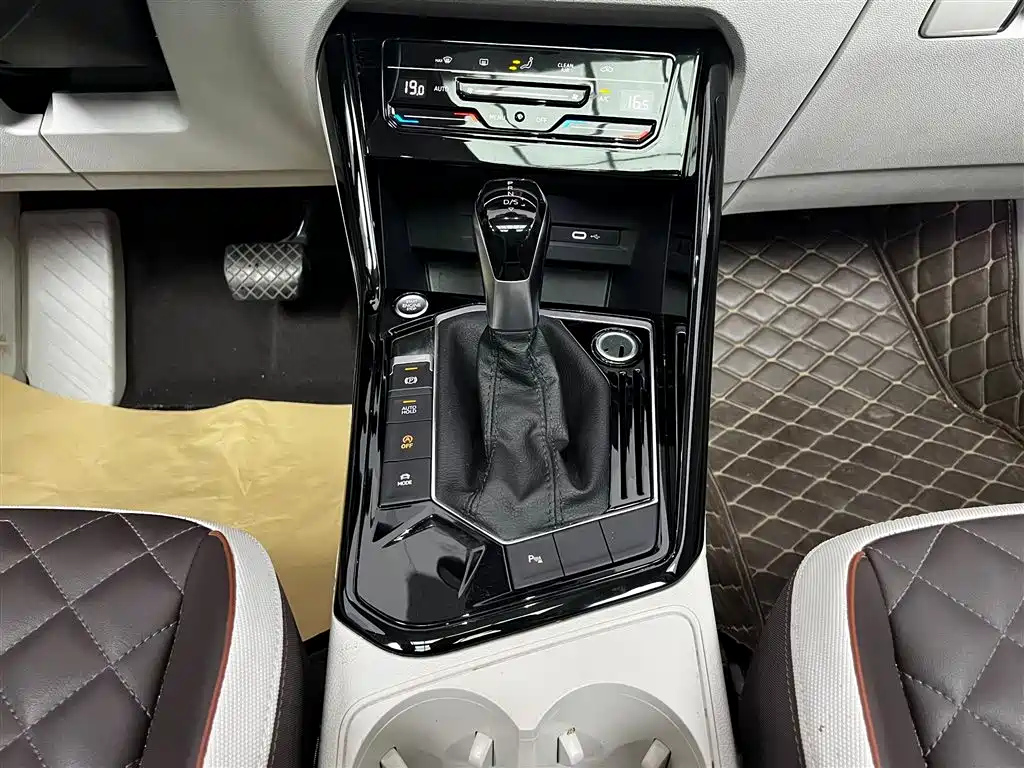 VOLKSWAGEN TAYRON 2022