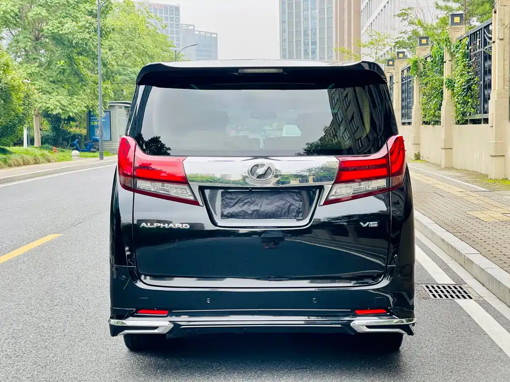 TOYOTA ALPHARD 2018