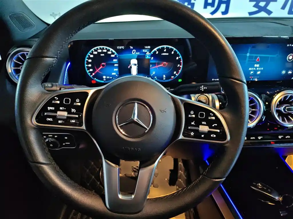 MERCEDES BENZ GLB 2023