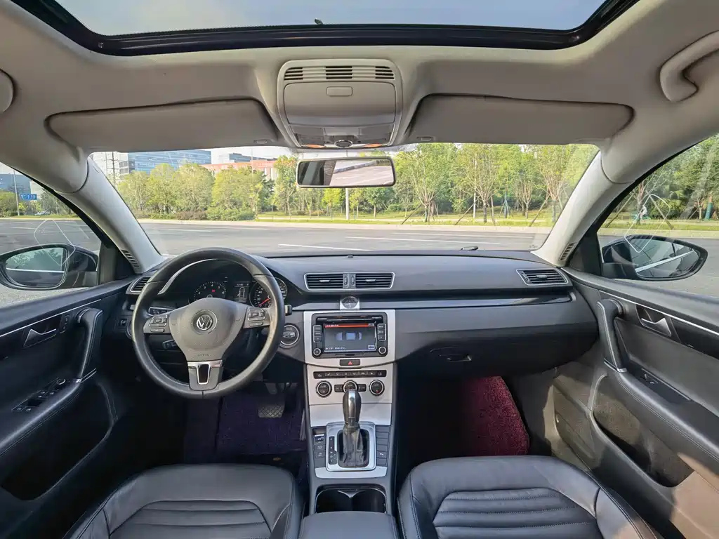 VOLKSWAGEN MAGOTAN 2013