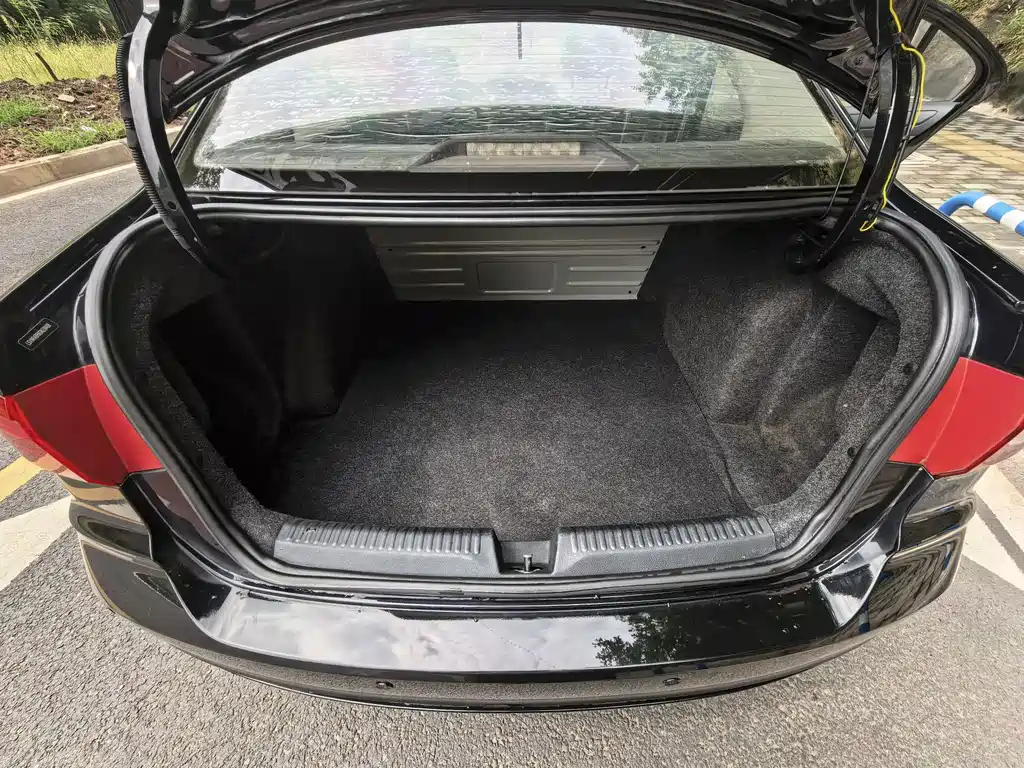 VOLKSWAGEN SANTANA 2016