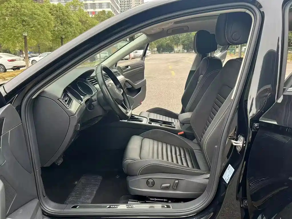 VOLKSWAGEN MAGOTAN 2020