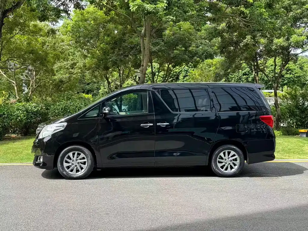 TOYOTA ALPHARD 2012