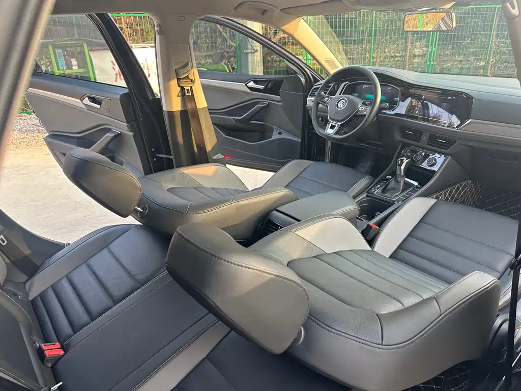 VOLKSWAGEN SAGITAR 2022