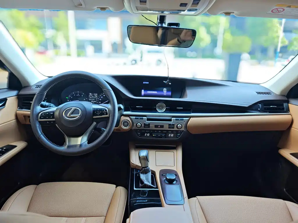 LEXUS ES 2015