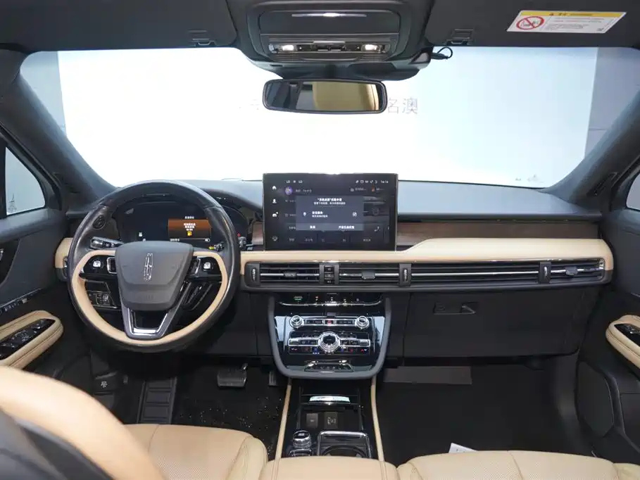 LINCOLN ADVENTURER 2022