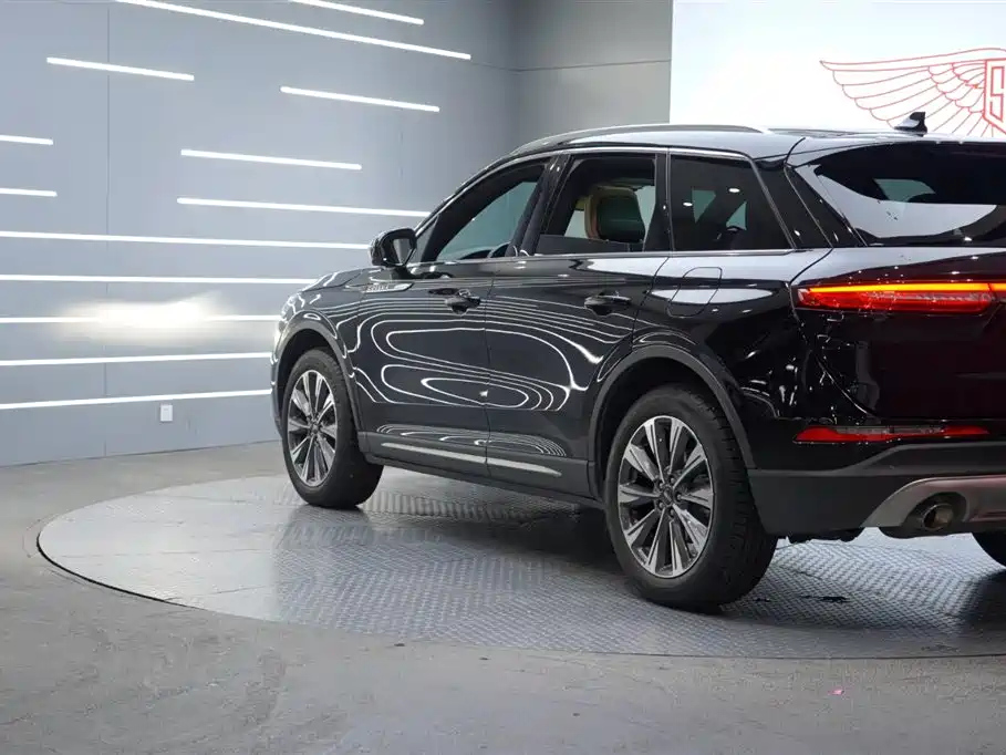 LINCOLN ADVENTURER 2022
