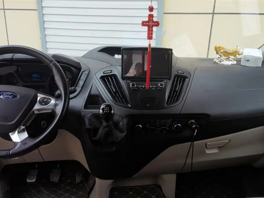 FORD TOUREO 2016