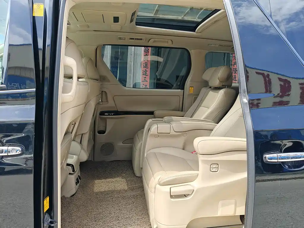 TOYOTA ALPHARD 2012