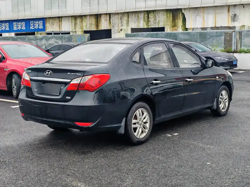 HYUNDAI CELESTA 2011