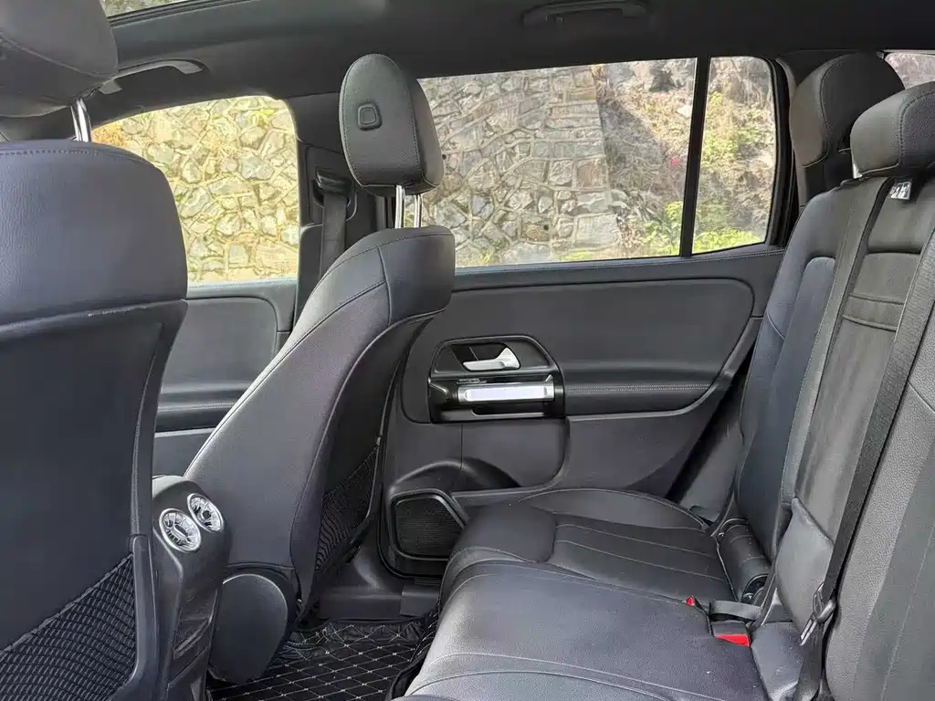 MERCEDES BENZ GLB 2023