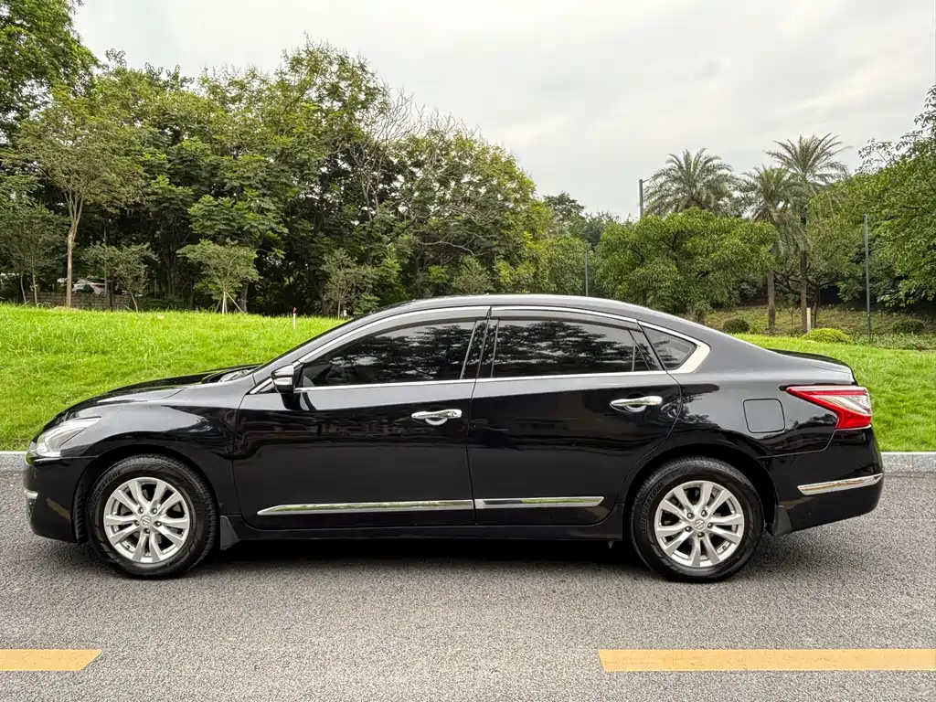NISSAN TEANA 2013