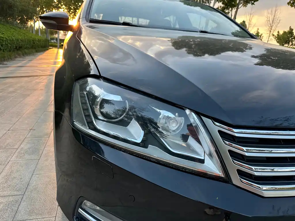 VOLKSWAGEN MAGOTAN 2012