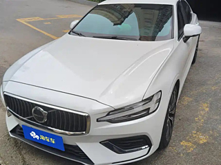 VOLVO S60  2023