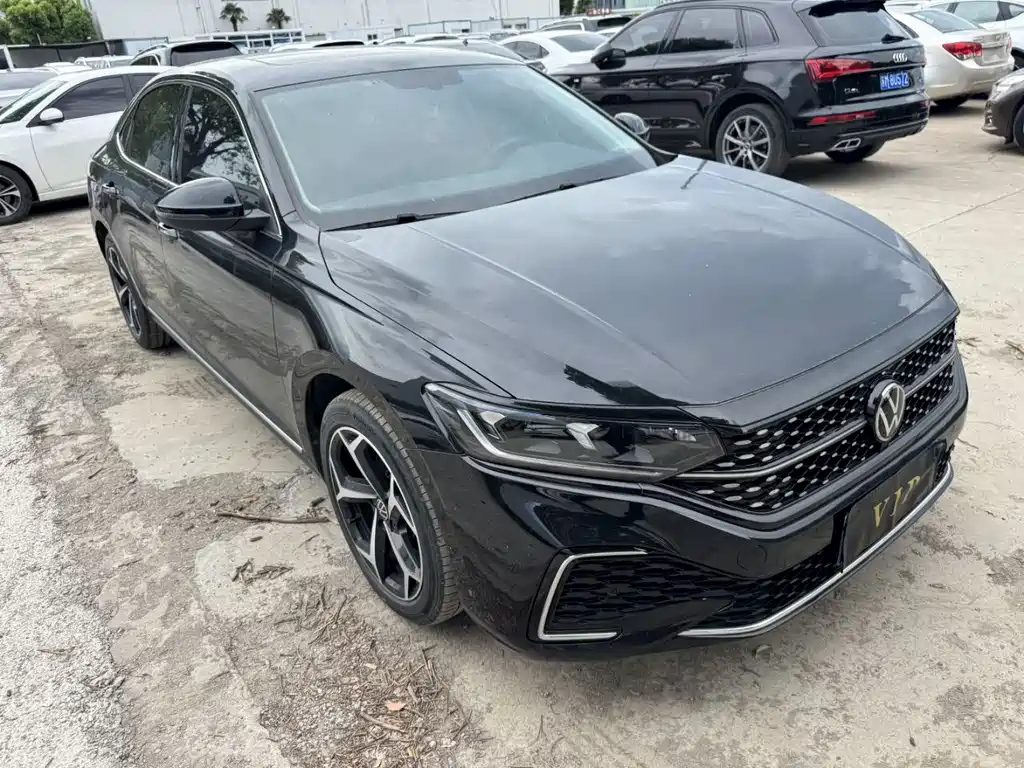 VOLKSWAGEN PASSAT 2023
