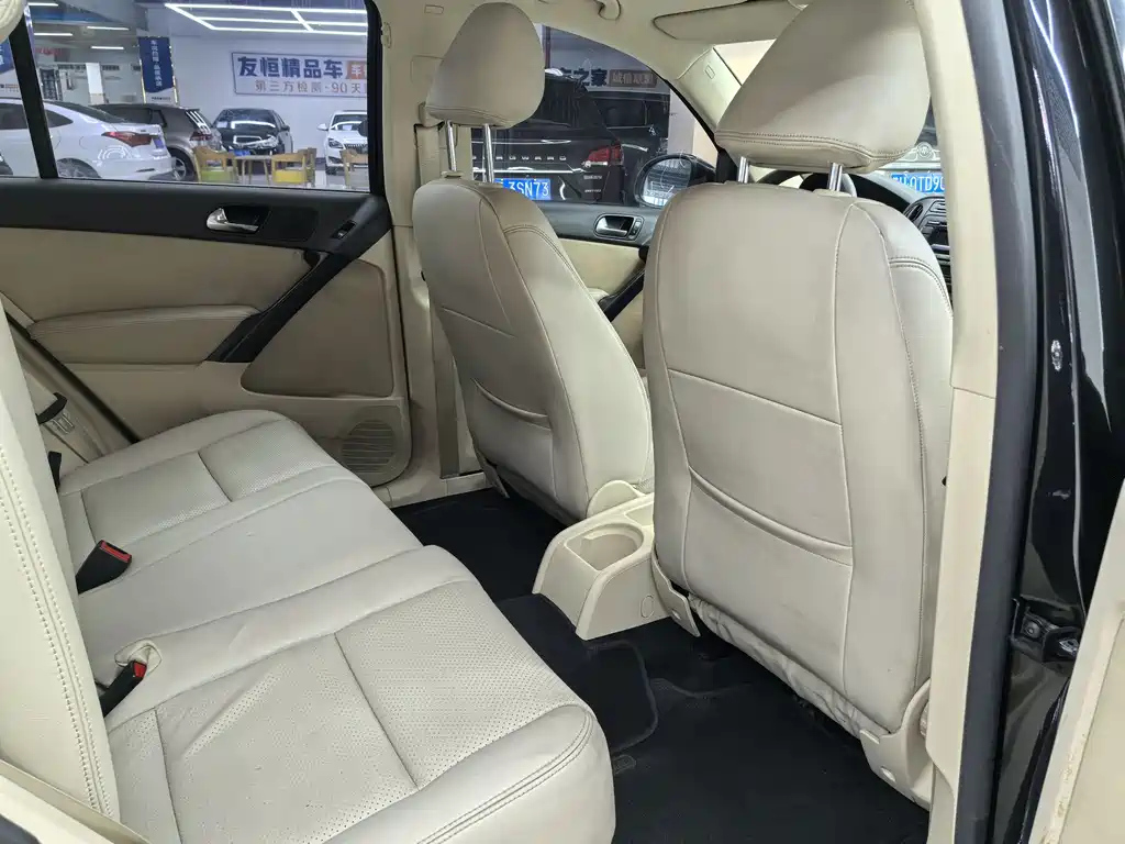 VOLKSWAGEN TIGUAN 2012